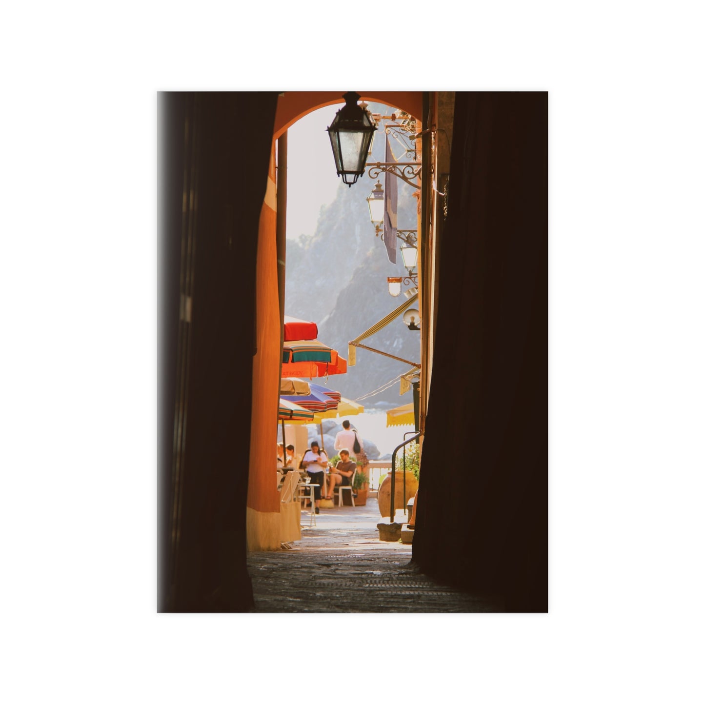 Póster Fotográfico - Arco y café de Calle en Cinque Terre, Italia